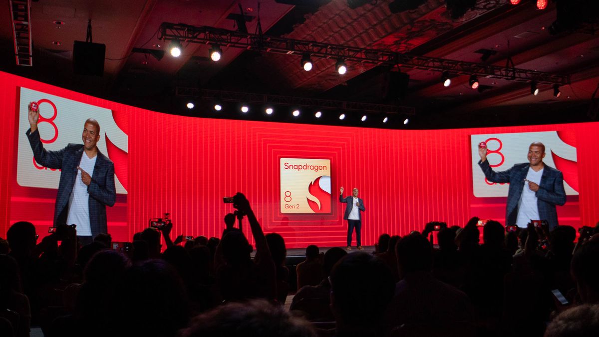 A photograph of Qualcomm senior vice-president of engineering, Chris Patrick, holding a Snapdragon 8 Gen 2 chip