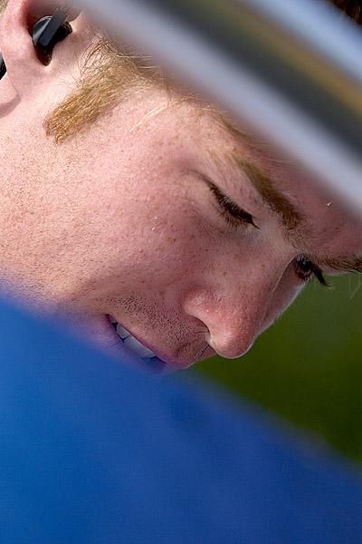 Johnnie Walker (Footon-Servetto) from Australia signs on in Mersing for stage four.