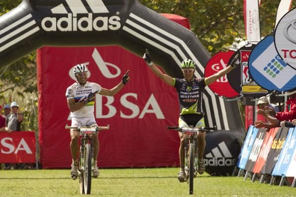 Jose Hermida and Ralph Naef of team Multivan Merida Biking 3 celebrate the winduring stage 6