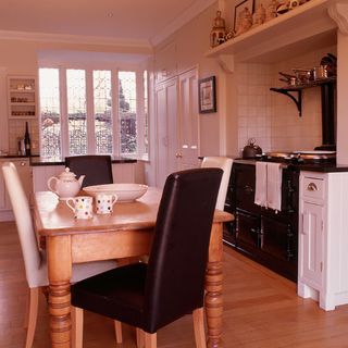 kitchen with dining table and hob