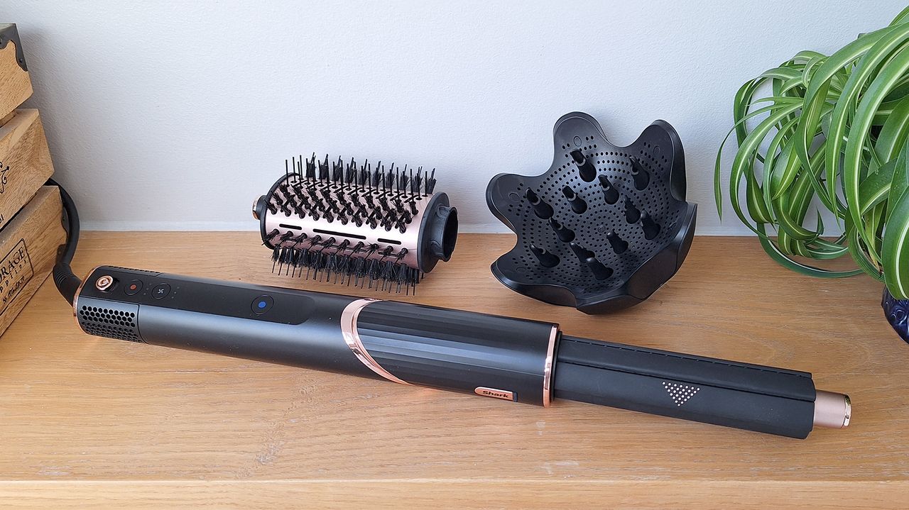 Shark FlexStyle in reviewer's home, with auto-wrap barrel attached and oval brush and diffuser sat behind it
