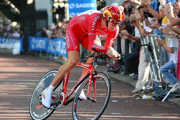 Londoner Bradley Wiggins received huge applause from his home crowd.