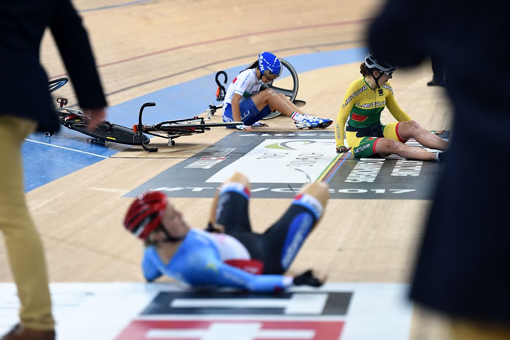 A crash in the women's omnium took out Steph Roorda