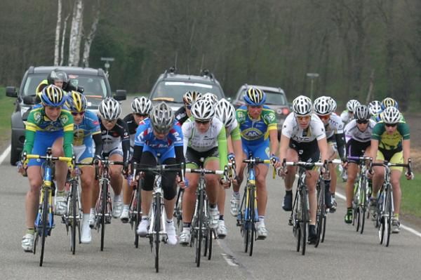 The lead group on stage 1