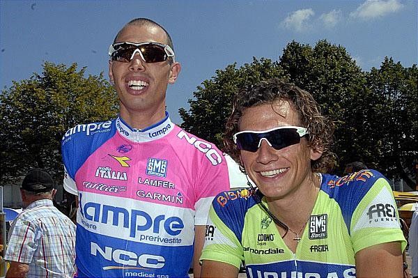 Alessandro Ballan (Lampre) and Filippo Pozzato (Liquigas) enjoy the sunny start to stage six.