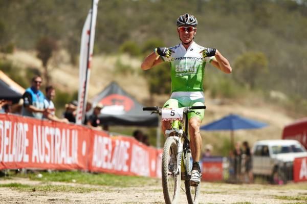 Jongerwaard even after a flat tyre shows why he is the Elite Mens National Champion.