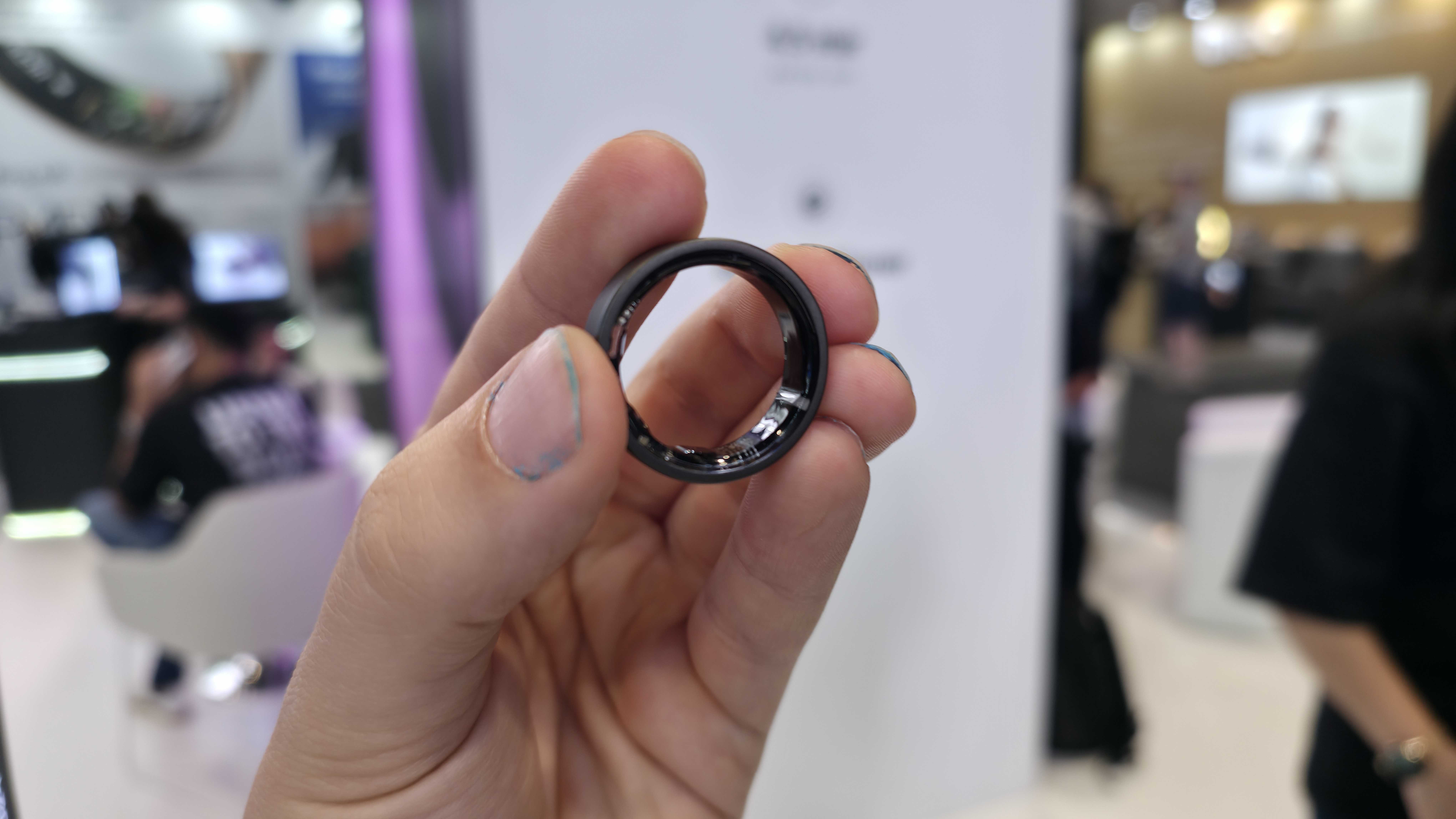 The Luna Ring 2.0 held in a man&#039;s hand at IFA