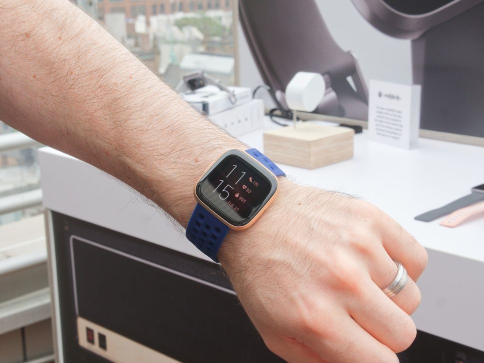difference between fitbit versa 1 and 2
