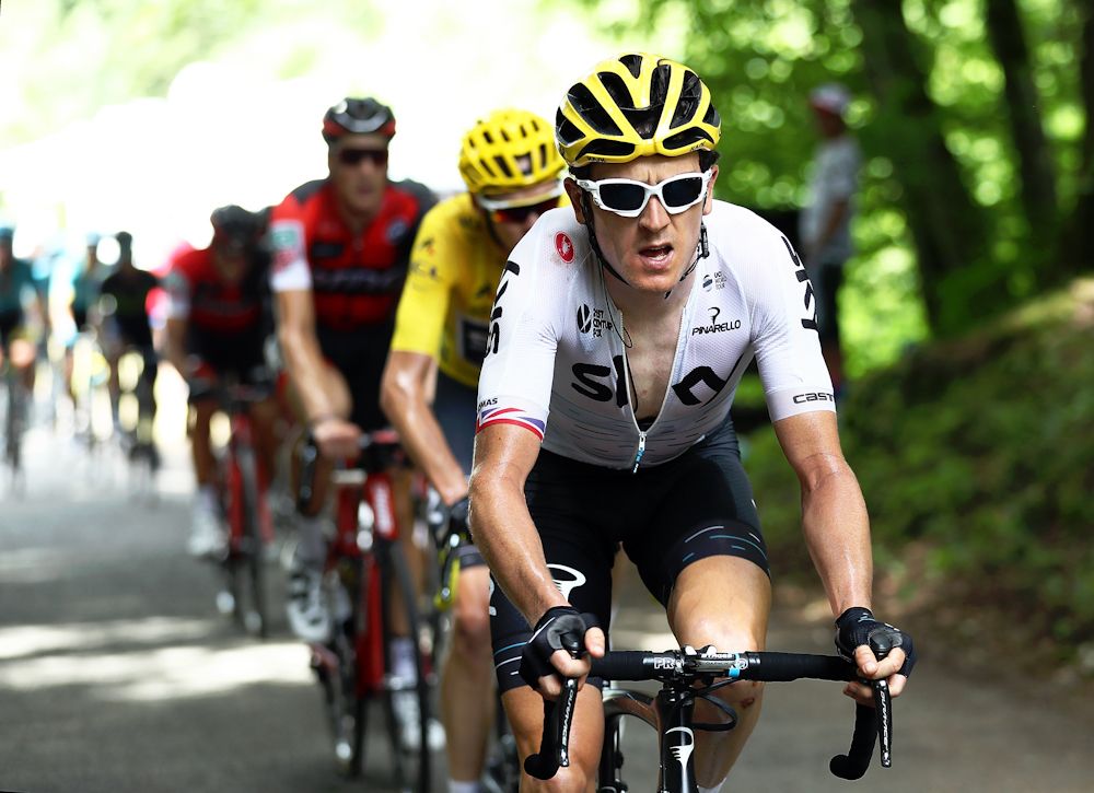 Geraint Thomas leads the Team Sky train