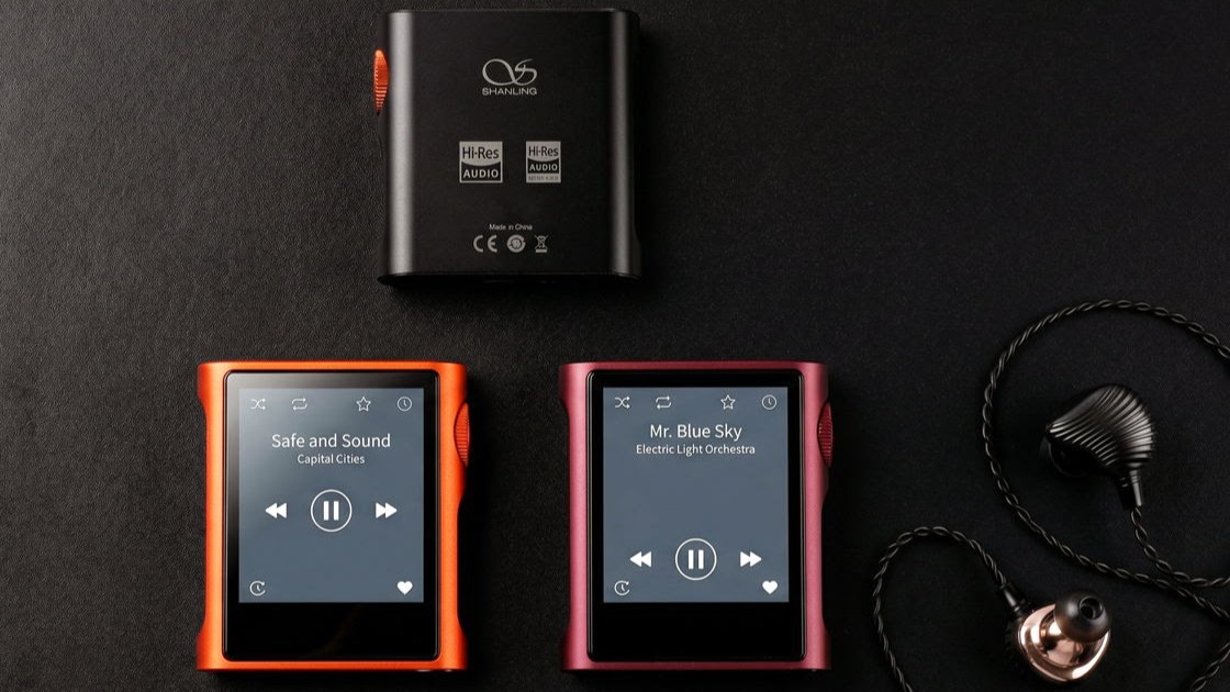 Trio of Shanling M0 Pura portable music players with some IEMs