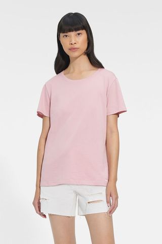 pink tee shirt