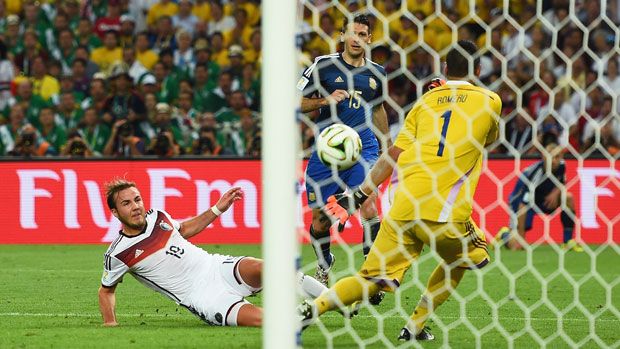 Mario Gotze scores Germany&amp;#039;s World Cup winning goal