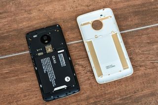 Moto G5 removable battery