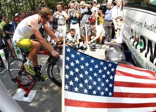 Floyd Landis (Phonak) warming up