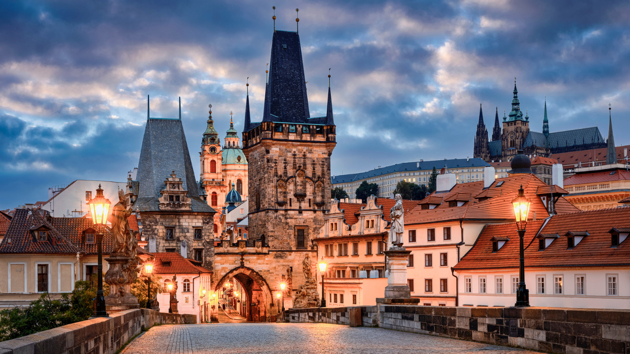 Prague‘s Charles Bridge in the evening