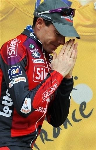 Cadel Evans (Silence-Lotto) thanks his lucky stars as he prepares to accept the maillot jaune.