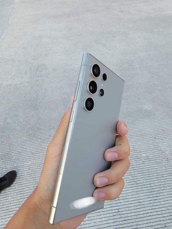 Galaxy S24 Ultra live images showing the back
