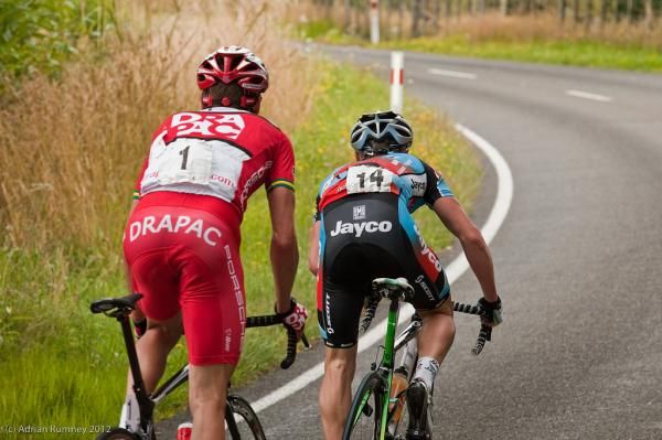 McCarthy (Jayco-AIS) leads Lapthorne (Drapac) as the duo race toward the finish.