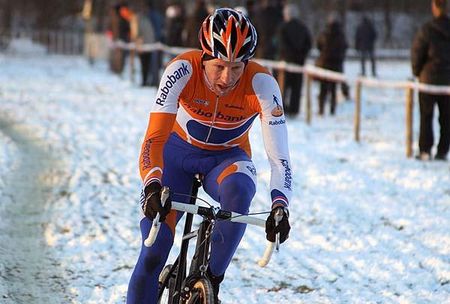 Gerben de Knegt (Rabobank) races in snowy conditions.