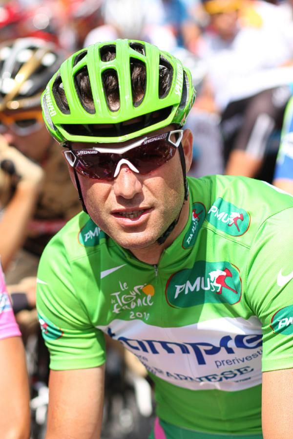 Alessandro Petacchi (Lampre - Farnese Vini) wears green in stage three.