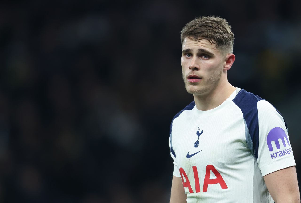 Tottenham Hotspur report: Micky van de Ven agrees new deal following major U-turn