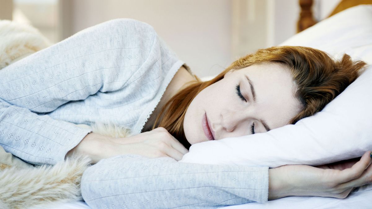 How does sleep affect weight loss? image shows woman sleeping