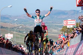 Tim Wellens wins stage 4 at the Giro d'Italia