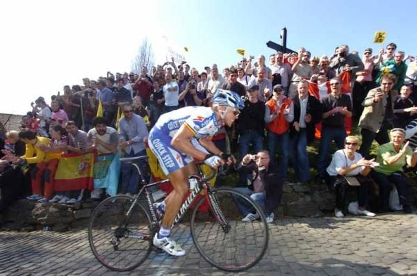 Stijn Devolder en route to Ronde number two in 2009.