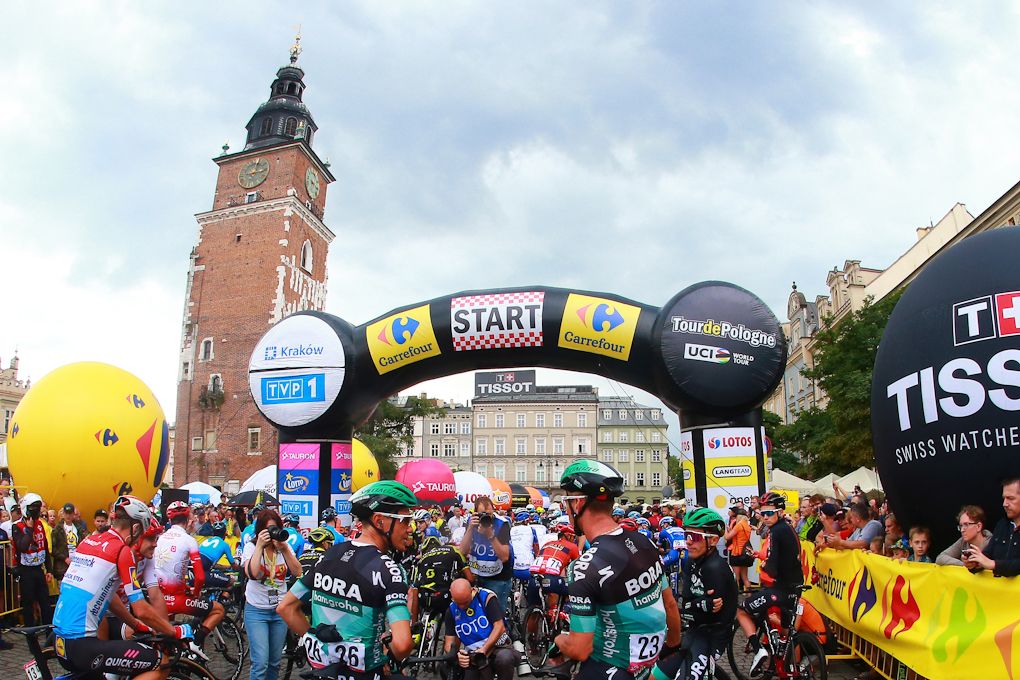 Riders wait for the start of stage 1 in Poland