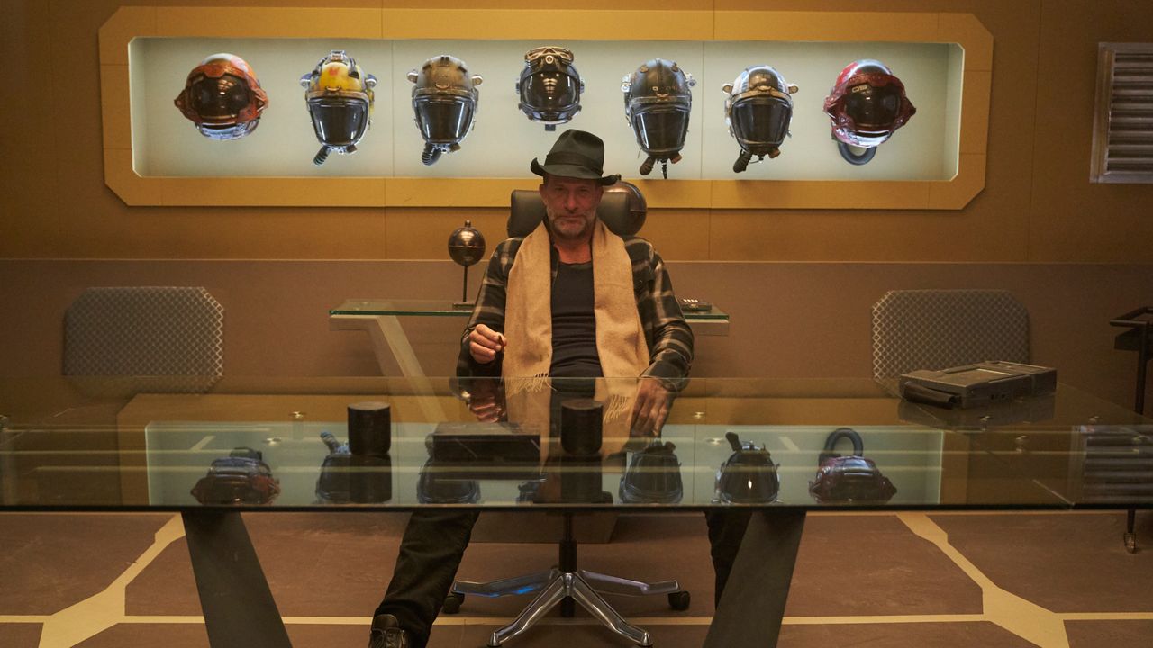 Thomas Jane sitting in Fred Johnson's seat in Season 5 of "The Expanse."