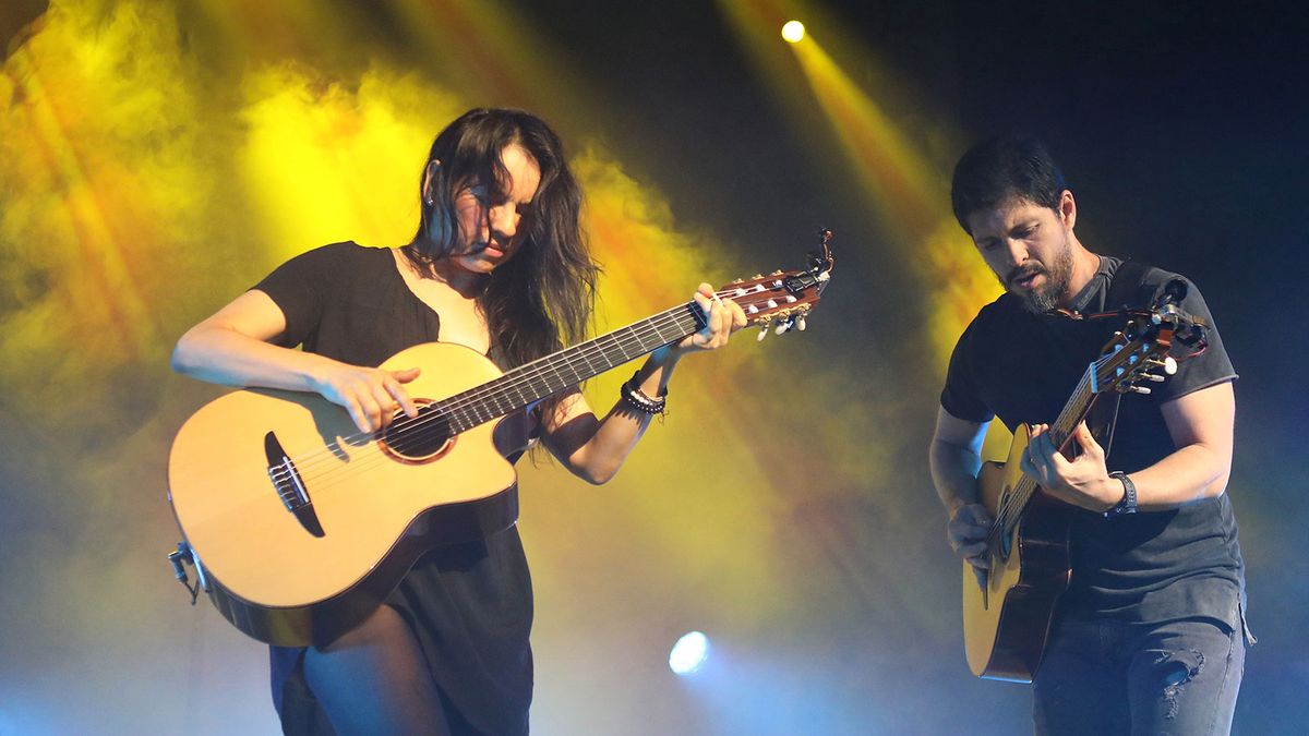 Rodrigo y Gabriela cover Metallica&#039;s The Struggle Within