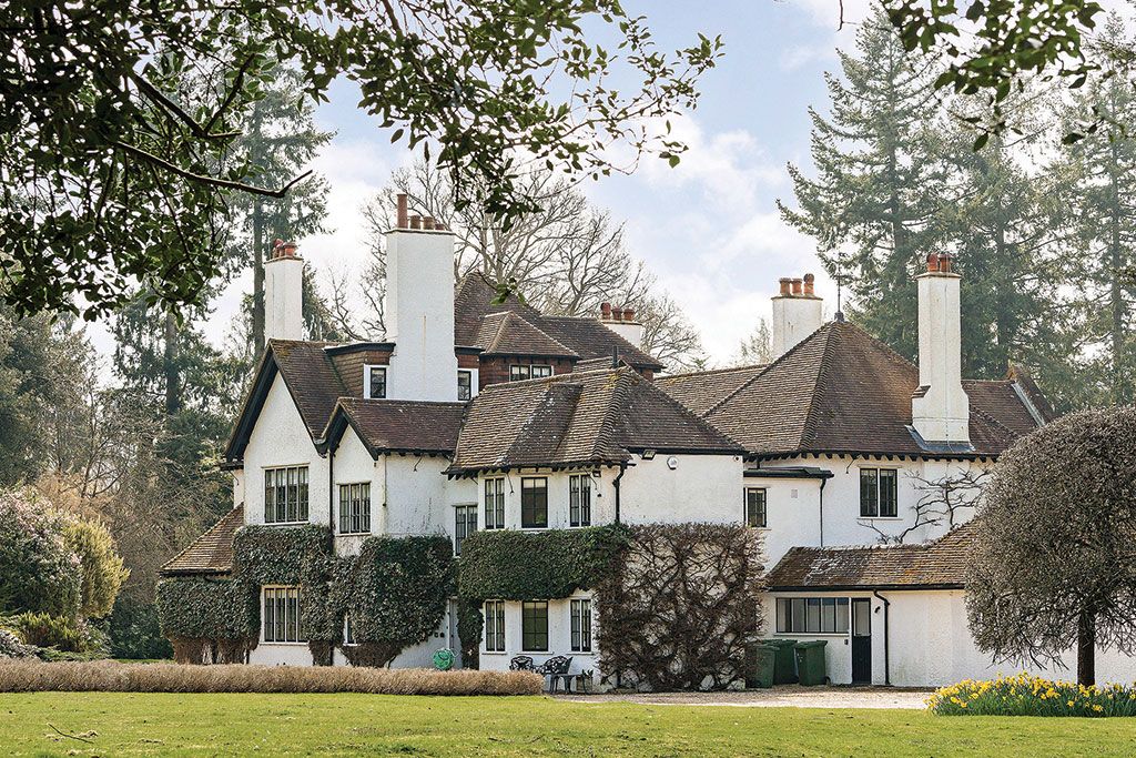 House for sale: Abbotswood, Hurtmore, Surrey.