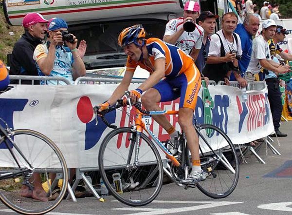Denis Menchov (Rabobank) rides up in the red