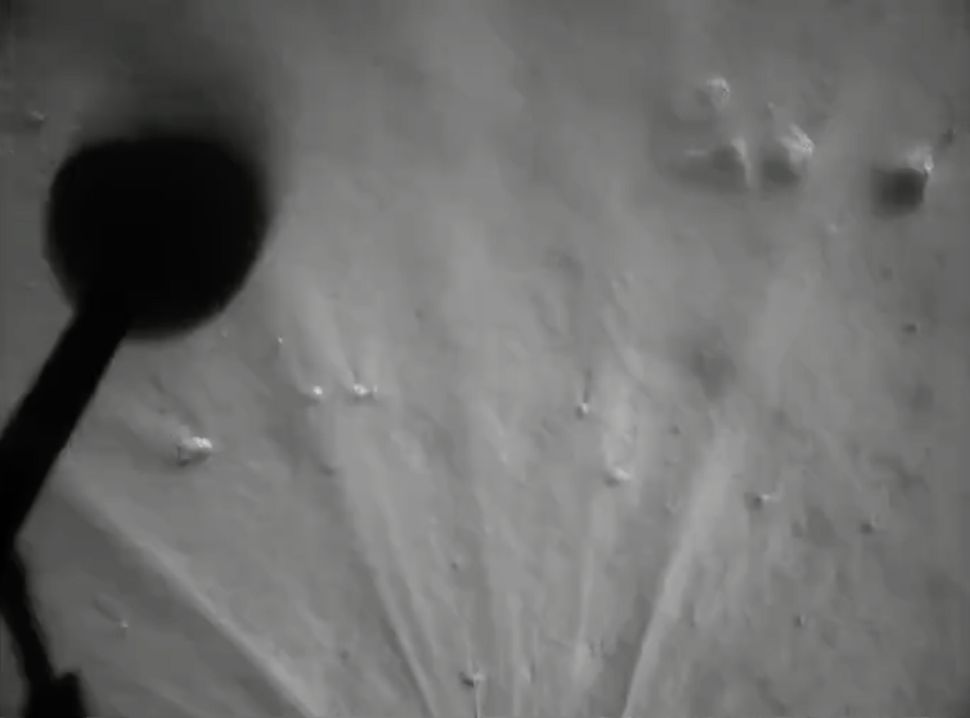 Watch China's Chang'e 5 spacecraft land on the moon in this amazing video