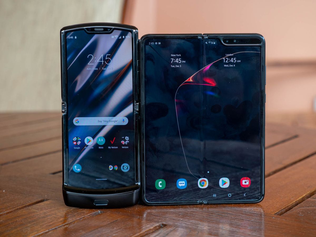 Samsung Galaxy Fold vs Motorola RAZR