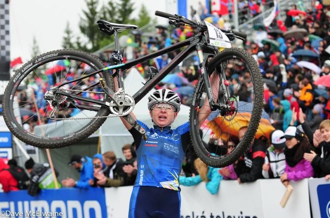 Tanja Zakelj (Unior Tools Team) takes the lead in the World Cup Series