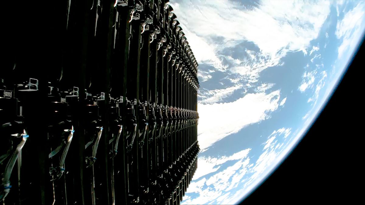 SpaceX launches 10,000th active Starlink satellite in low Earth orbit (video)