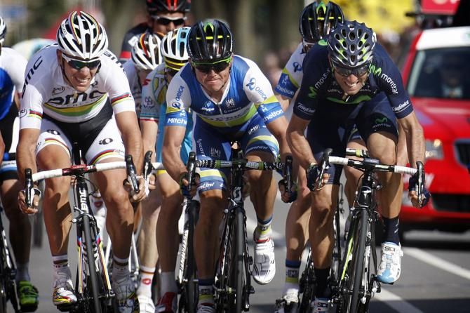 Simon Gerrans and Alejandro Valverde push past Gilbert to get the final two podium spots
