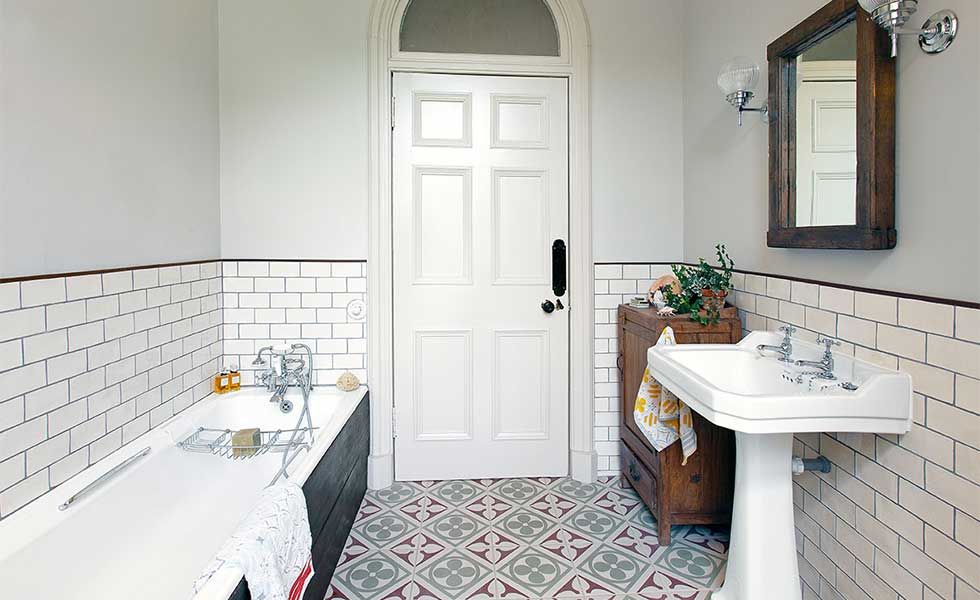 Choosing the right size  tiles  for a small  bathroom  Real 