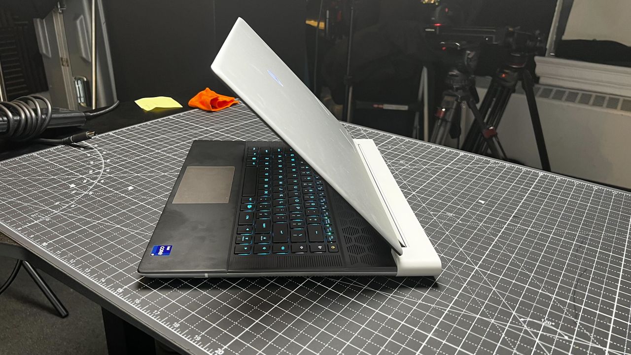 Alienware x16