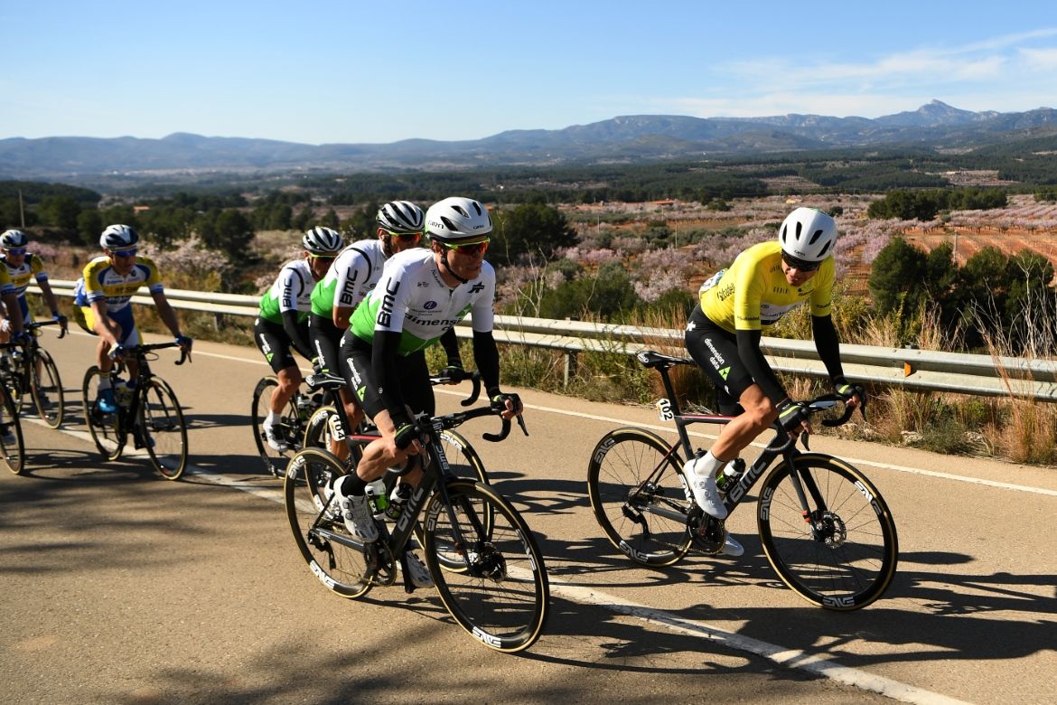 Edvald Boasson Hagen speaks with his team