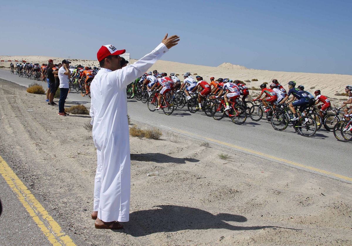 The Dubai Tour peloton.