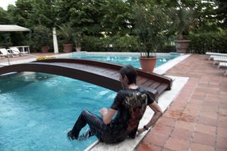 Frank Schleck falls in swimming pool 3