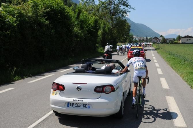 Warren Barguil (Argos-Shimano) gets some assistance from the race doctor during stage 6