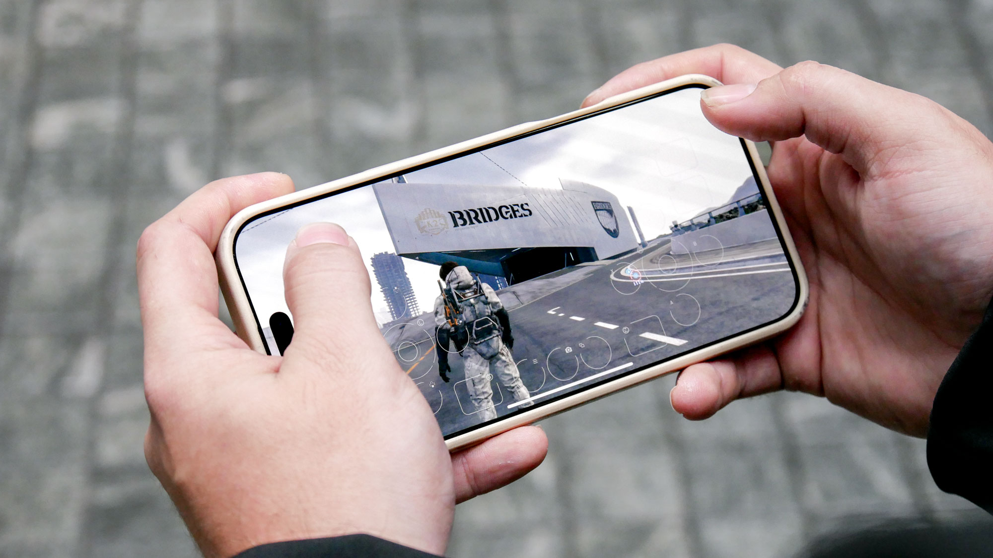 iPhone 16 Pro Max gaming.