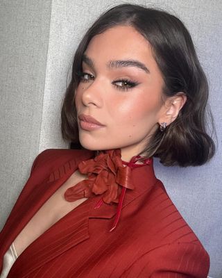 @haileesteinfeld tucked bob hairstyle