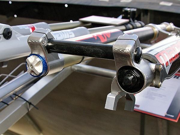 The new Dorado MRD weighs a claimed 2902g (6.4lb) complete with air sprung internals and Manitou's proven TPC+ damping system with independently adjustable low-speed and high-speed compression damping.