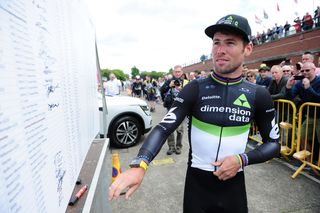 Mark Cavendish signs on for the race