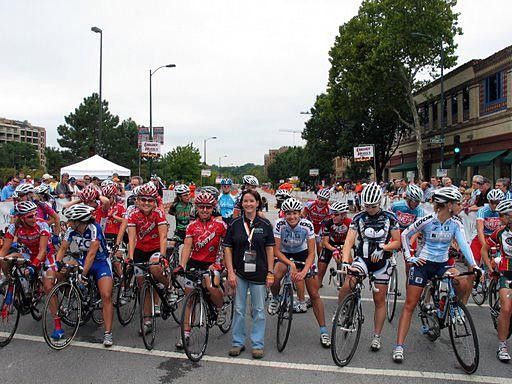 The women line up for the Tour of Missouri Crit