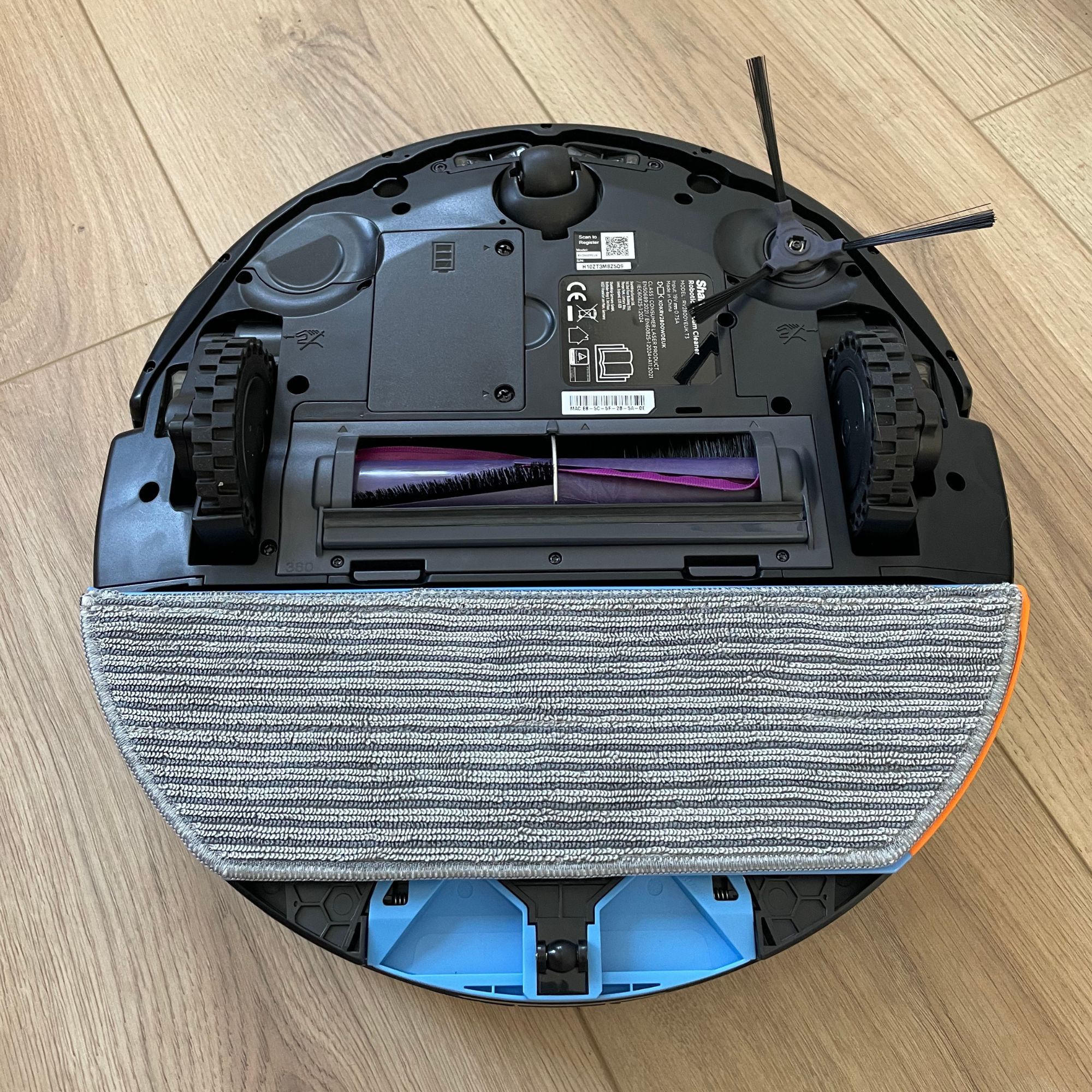 Underneath of the Shark PowerDetect NeverTouch Robot Vacuum and Mop 